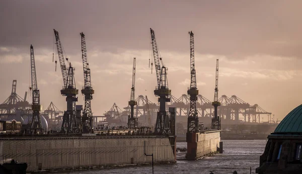 Hamburg liman Vinçler ile