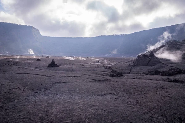 Big crater in Volcanoes national Park, Big Island of Hawaii — Stock Photo, Image