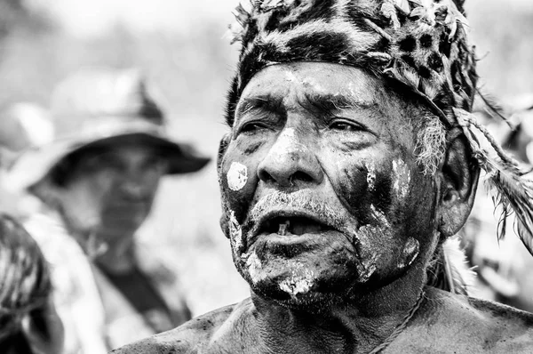 Portrait du chef autochtone dans la communauté paraguayenne — Photo