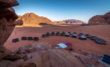 Wadi Rum Çölü 'ndeki Beduin turizm kampı, Ürdün
