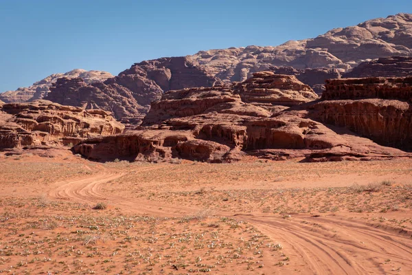 Klippor i Wadi Rum öknen, Jordanien, Mellanöstern — Stockfoto