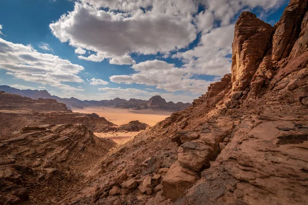 Rochers dans le désert de Wadi Rum, Jordanie, Moyen-Orient — Photo