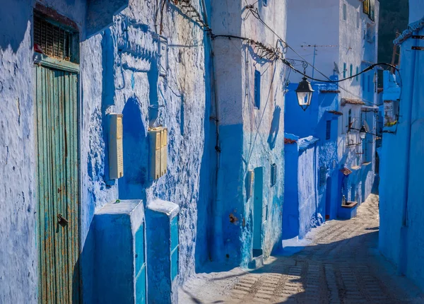 Στενό μπλε δρόμο στο Chefchaouen, Medina, Μαρόκο — Φωτογραφία Αρχείου