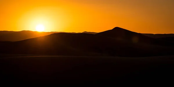 Coucher de soleil sur les dunes de sable du Sahara, Merzouga, Maroc — Photo