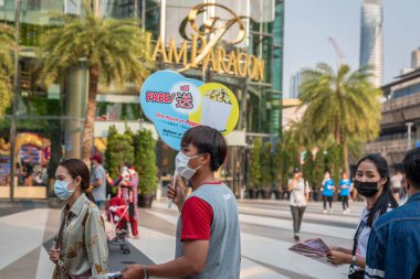 Popcorn vendor wear facemask as Coronavirus spreads, Bangkok, Thailand