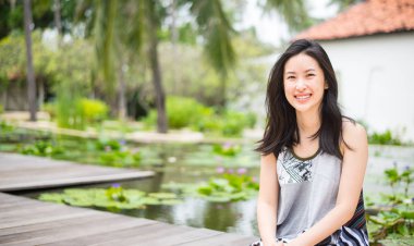 Mutlu sevimli kız sakin ol gün.