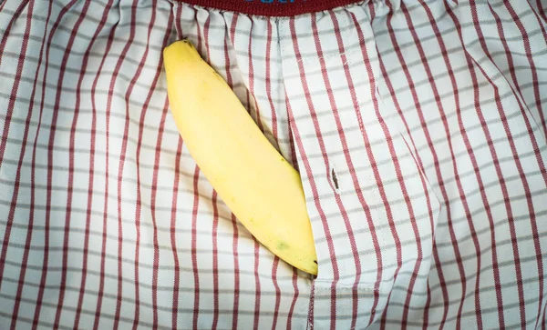 Μπανάνα με μπόξερ στην έννοια της σεξουαλικής υγείας. — Φωτογραφία Αρχείου