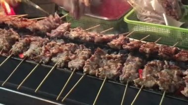 Barbekü domuz streetfood Bangkok, Tayland.