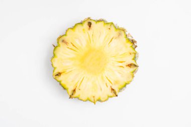 Beyaz arkaplanda ananas.