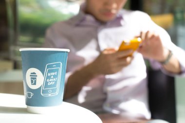 Sabah kahve içmek işadamı.