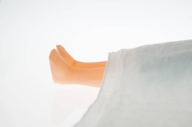 kadar ceset kavram plastik bebek ayak kapatın.
