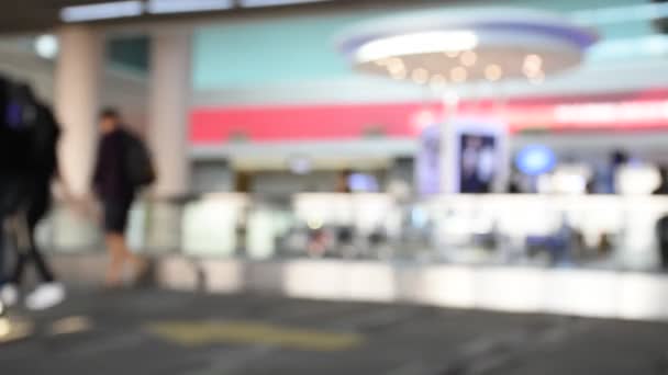 Out of focus passenger walking in airport terminal. — Stock Video