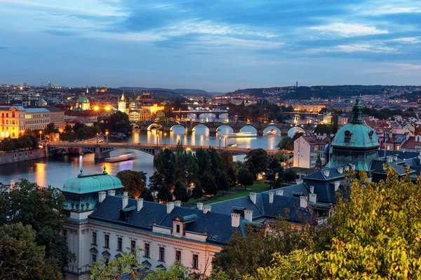 Prága hidak az éjszaka, Csehország, Európa — Stock Fotó