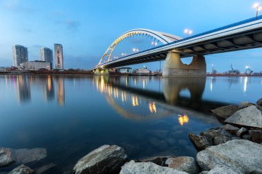 Apollo köprüden river Danube, Bratislava, Slovakya