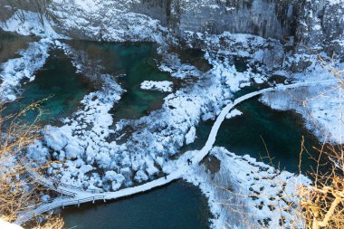 Plitvice Gölleri sırasında kış, havadan görünümü
