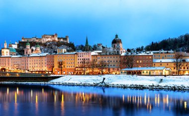 salzburg manzarası ile festung hohensalzburg güzel manzarasını bir