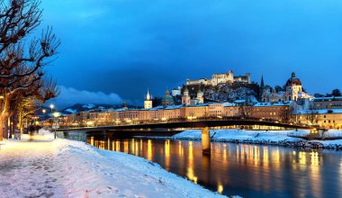 Tarihi şehir Salzburg Salzburg Cath ile klasik görünüm