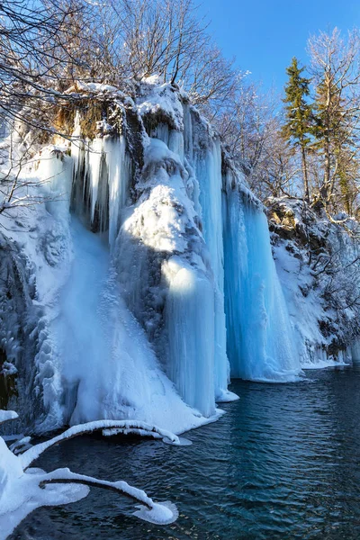 Plitvice Gölleri Milli Parkı, Coatia, donmuş şelale