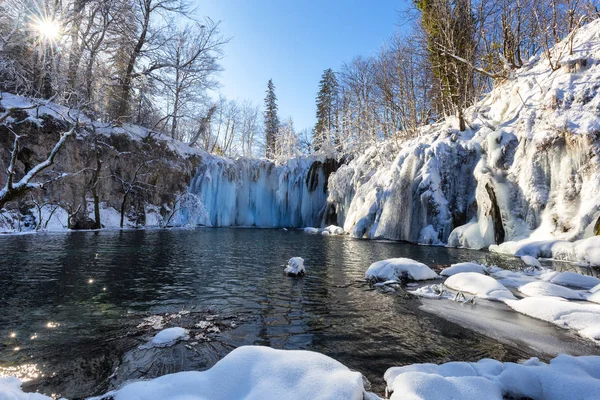 Plitvice gölleri, Hırvatistan, donmuş şelale