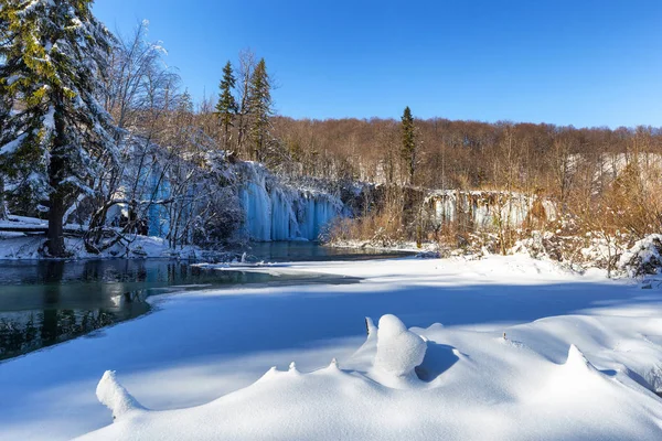 Plitvicesjöarna under vintern, Kroatien, Europa — Stockfoto