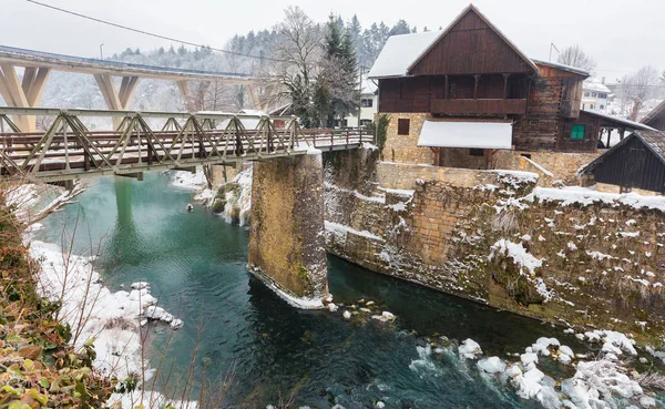 Cachoeiras bonitas e mágicas durante o inverno em Slunj, Croácia , — Fotografia de Stock