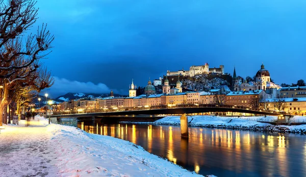 Widok klasyczny z zabytkowego Salzburga z Salzburga Cath Zdjęcia Stockowe bez tantiem