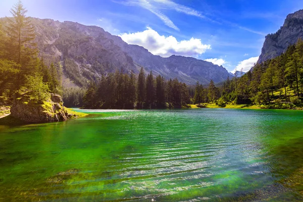 Gruner See - Hermoso lago verde con agua cristalina — Foto de Stock