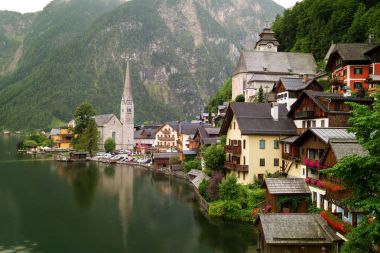 Ünlü tarihi Hallstatt mounta doğal resim-kartpostal görünümü