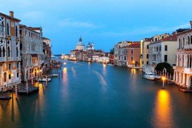 Grand Canal ve Santa Maria katedral görünümü