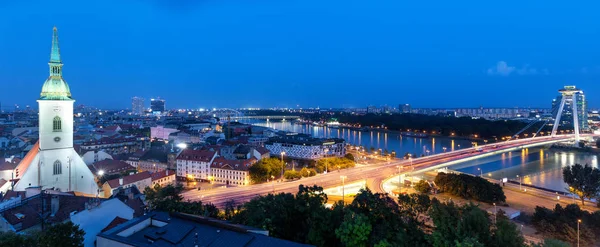 St Martin's Katedrali ile Bratislava şehrinin panoramik görünüm