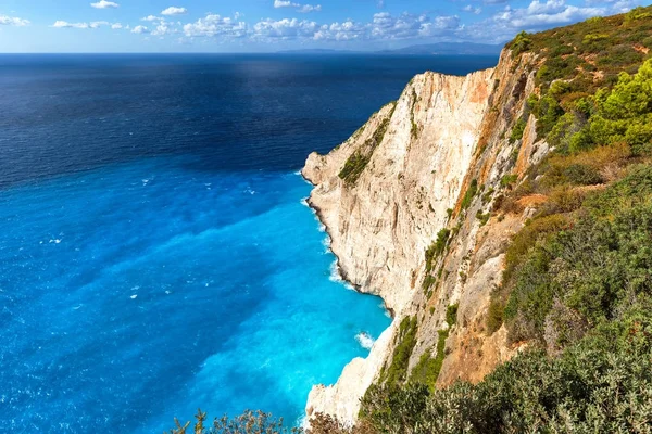 Ionian sea cliffs close to shipwrek beach, Zakynthos island Gree — Stock Photo, Image