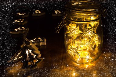Noel ışıkları bir kavanoza kar çerçeve ahşap tablo