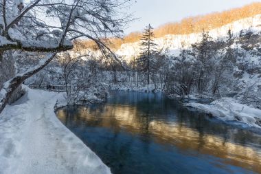Plitvice Gölleri ile yüksek yüzey-in kar kış aylarında