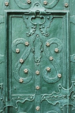 güzel demir parçaları kapılarda