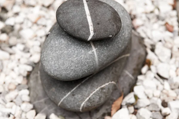 小石が屋外 自然石を積み上げ — ストック写真