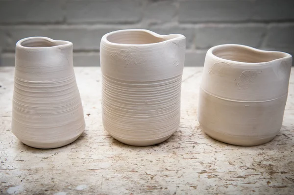 Pentole in ceramica fatte a mano in studio — Foto Stock