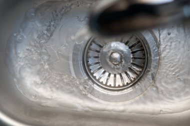 Yüksek bir yarar faturası kavramı için su israf