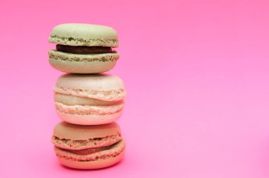 Seçim macaroons, pembe bir arka plan macaroons yakın çekim