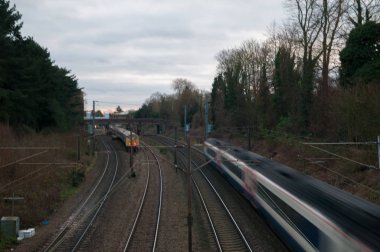 bir demiryolu parça trenler