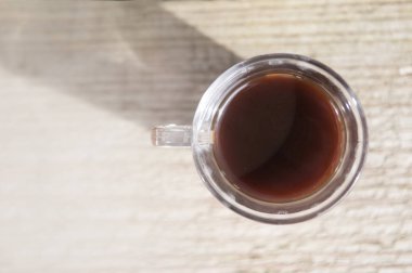 espresso kahve sabah güneş ışığında açık havada vurdu