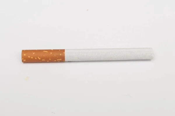 Cigarrillos Cerca Aislado Sobre Fondo Blanco — Foto de Stock