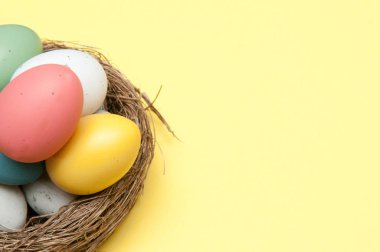 Paskalya yumurtası arka plan sarı