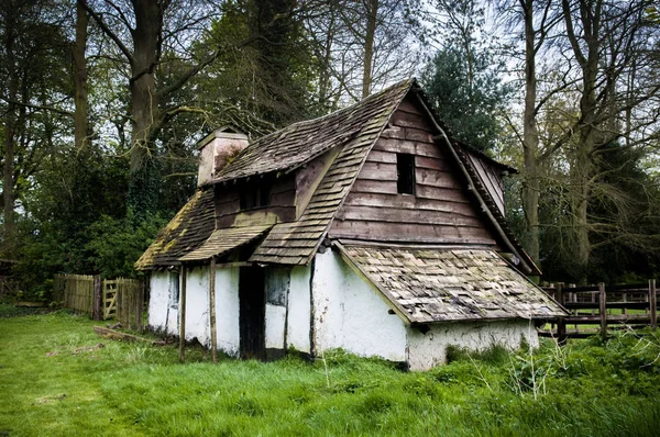 Casa storica abbandonata in campagna — Foto Stock