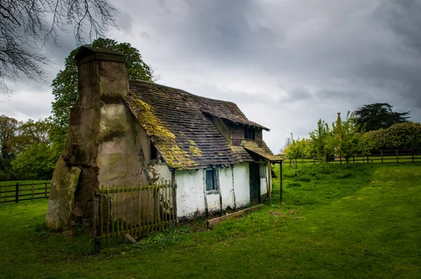 Casa di campagna molto antica e storica — Foto Stock