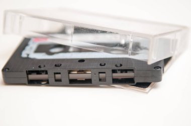 Beyaz arka plan üzerinde izole retro kaset