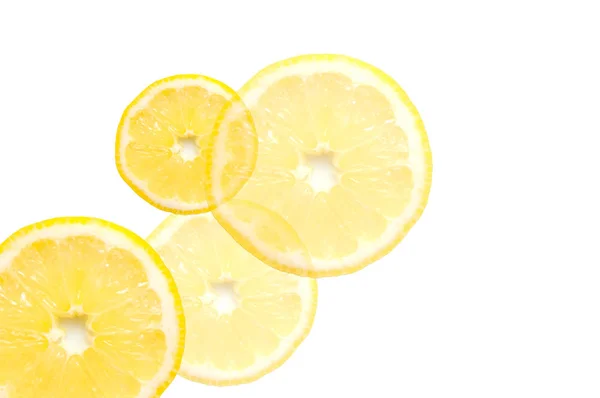Нарізаний лимон ізольований на білому тлі — стокове фото