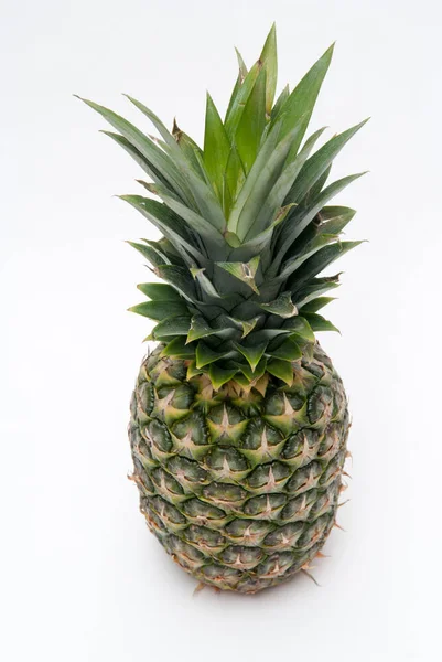 Ananas isoliert auf weißem Hintergrund — Stockfoto