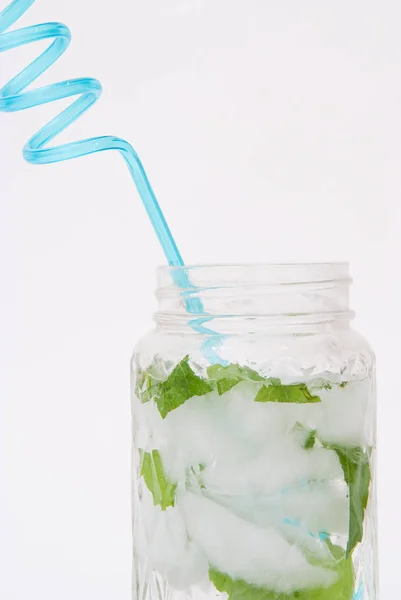 Mojito cocktail, vers gemaakte in een retro stijl glazen pot — Stockfoto