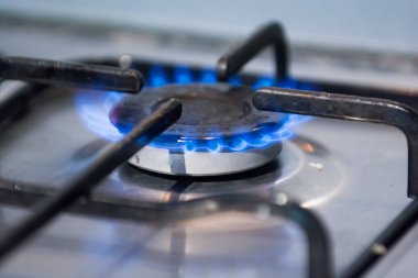 Mavi gaz alev ev fırın hob üzerinde