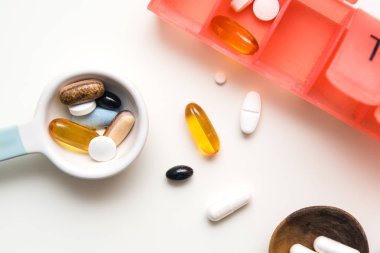 Bir günlük doz tablet almaya dışarı ölçülen tıp